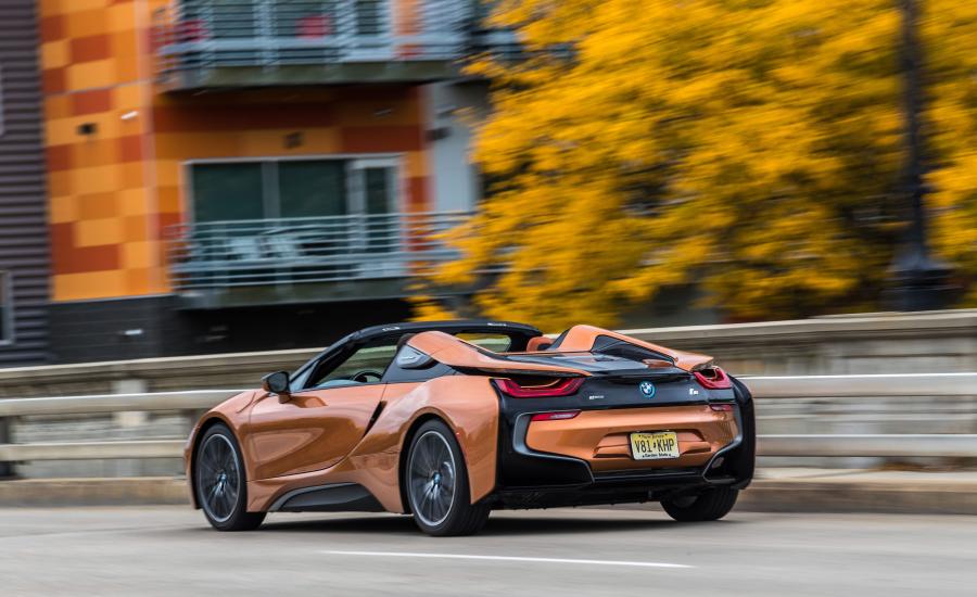  BMW i8 Roadster (I15) 2018 года  (NA) (фото 10 из 17)